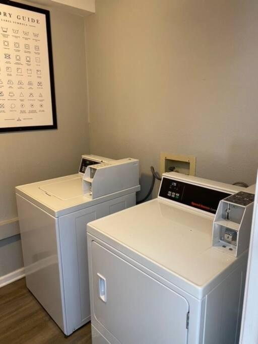 The Bernice - 2 Bedroom Apt In Quilt Town, Usa Hamilton ภายนอก รูปภาพ