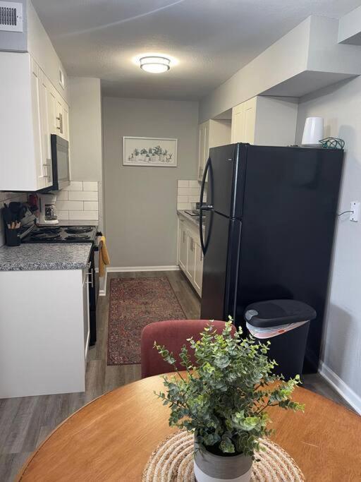 The Bernice - 2 Bedroom Apt In Quilt Town, Usa Hamilton ภายนอก รูปภาพ